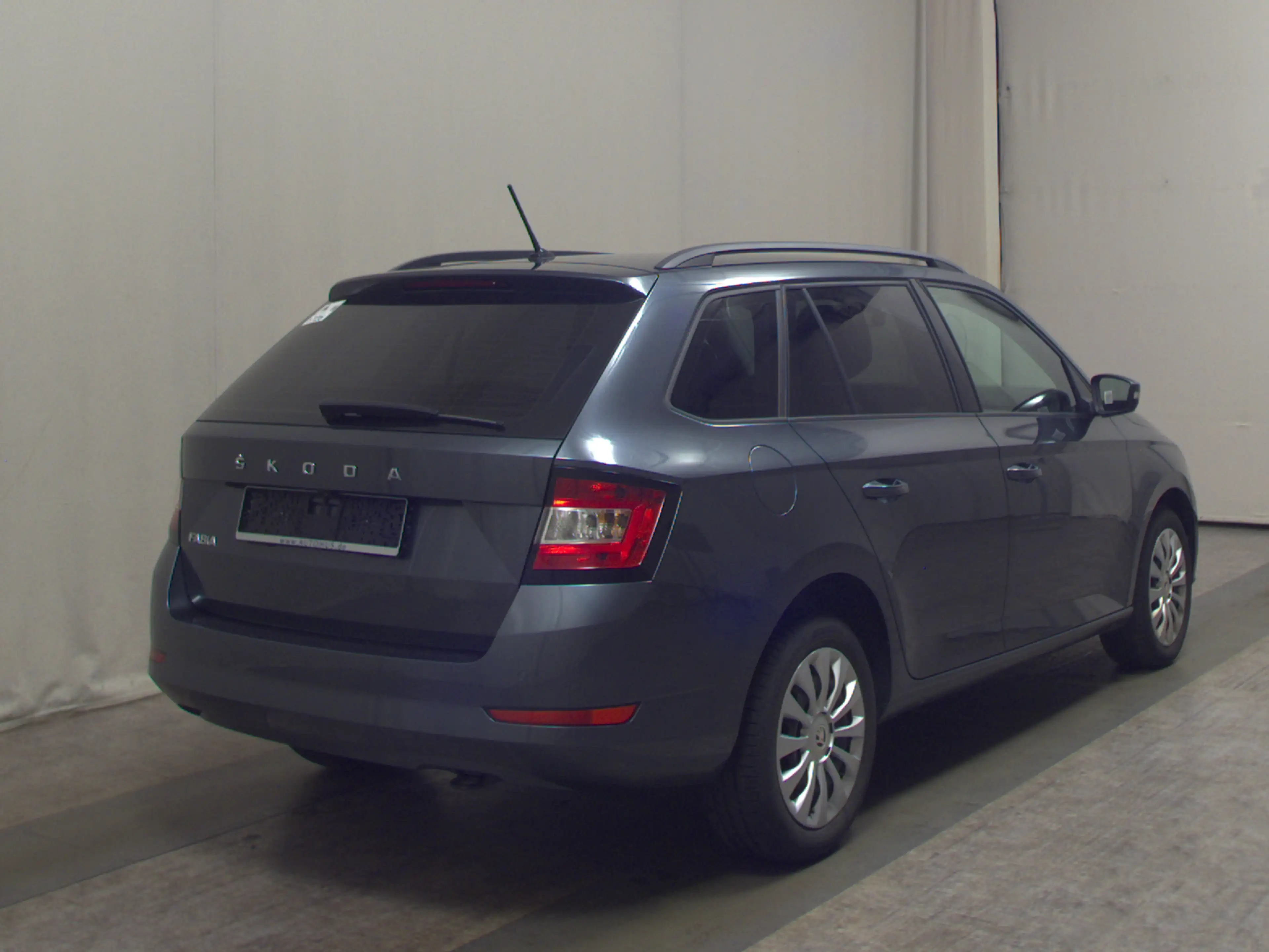 Skoda Fabia 1.0 RFK Shz ACC Klima KLIMAAUT RADIO MFL PDC DAB KAMERA — photo 4