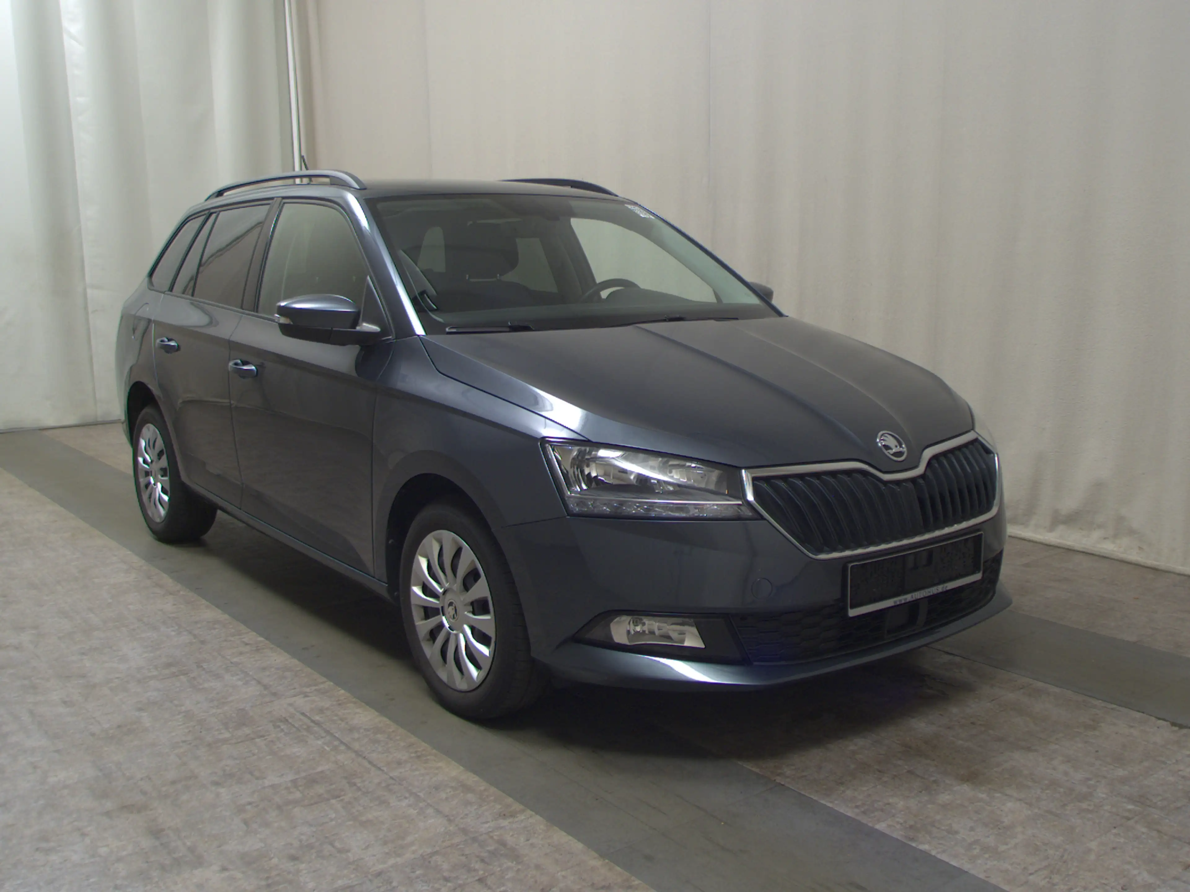 Skoda Fabia 1.0 RFK Shz ACC Klima KLIMAAUT RADIO MFL PDC DAB KAMERA — photo 3
