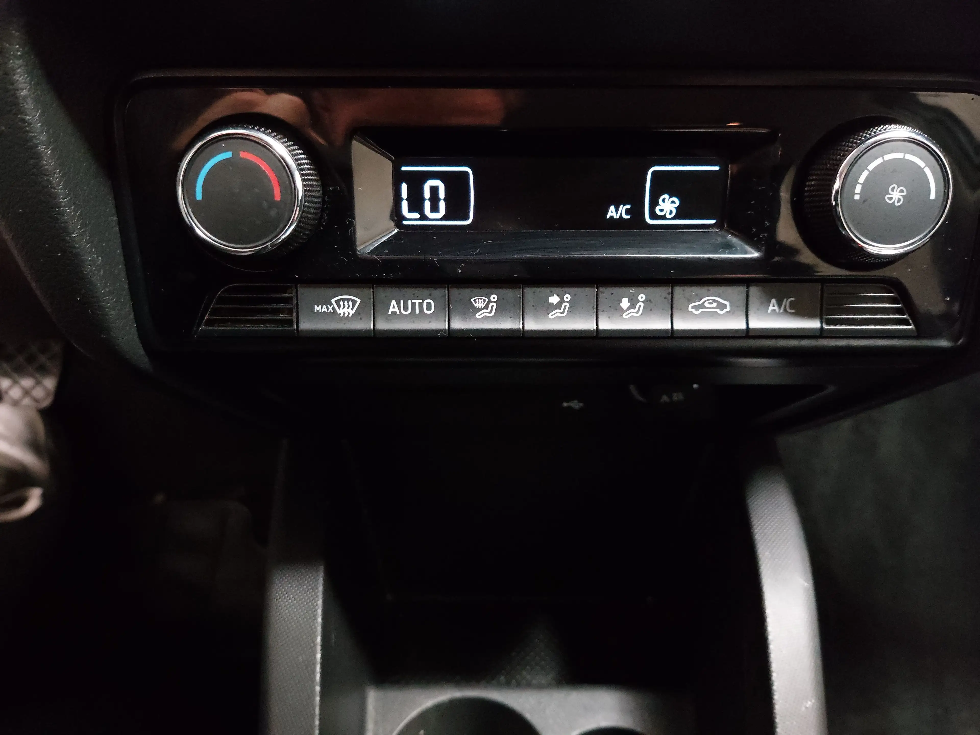 Skoda Fabia 1.0 RFK Shz ACC Klima KLIMAAUT RADIO MFL PDC DAB KAMERA — photo 15