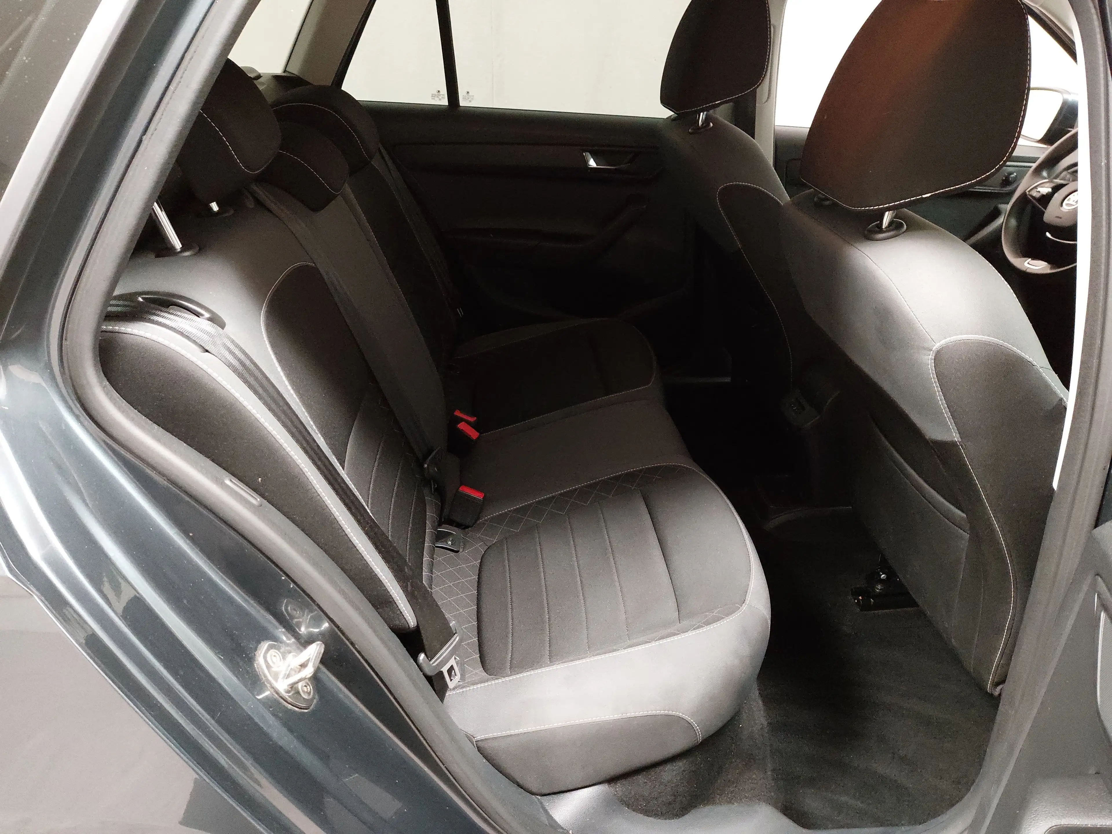 Skoda Fabia 1.0 RFK Shz ACC Klima KLIMAAUT RADIO MFL PDC DAB KAMERA — photo 12