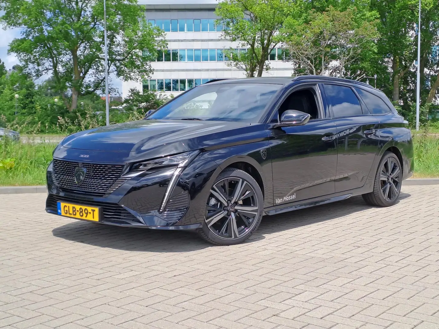Peugeot 308 SW 1.2 Hybrid 136 e-DCS6 GT | Camera | Alcantara | Schwarz - 2