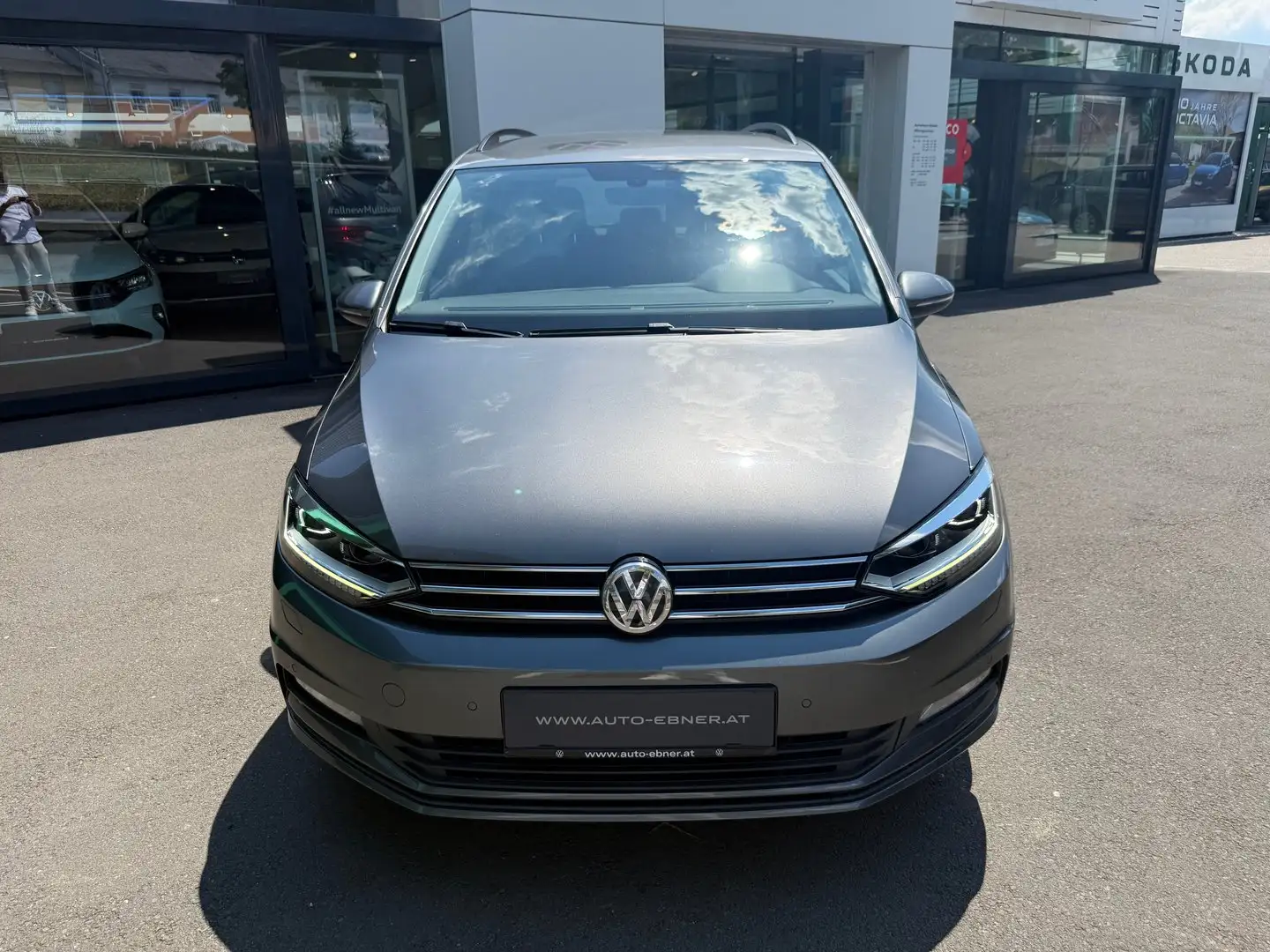 Volkswagen Touran Comfortline TDI SCR DSG Grau - 2