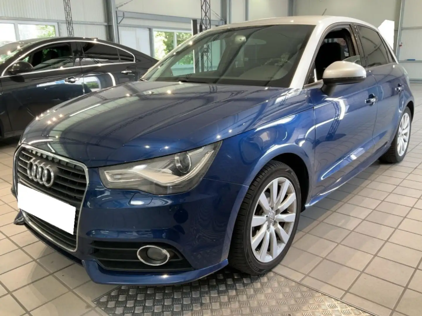 Audi A1 1.6 TDI 90CH FAP AMBITION Bleu - 1