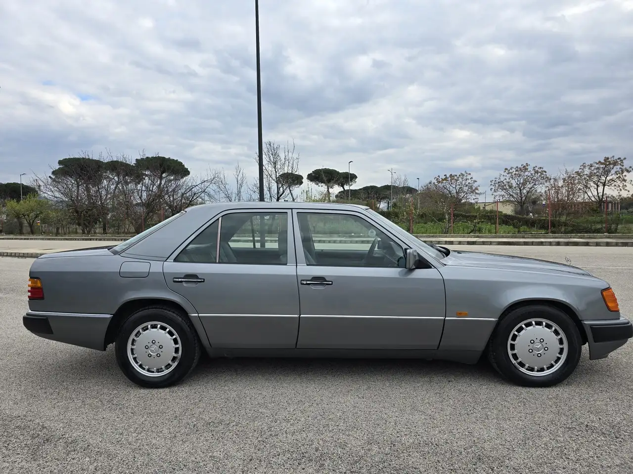 Mercedes-Benz E 300 Classe E - W124 Berlina E24, foto 3