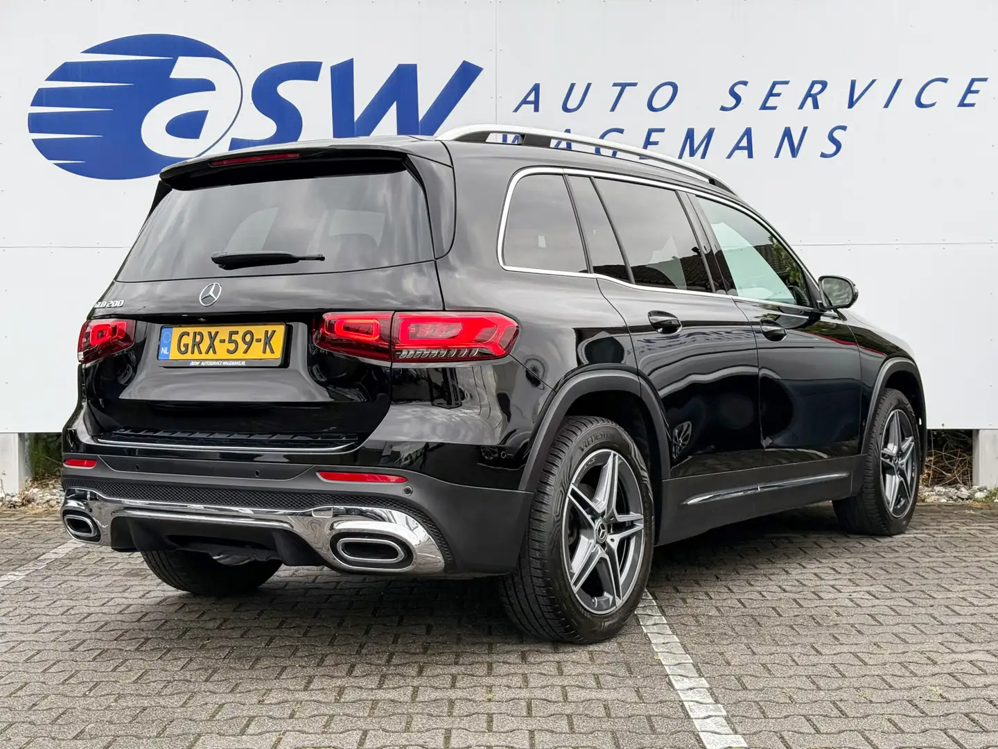 Mercedes-Benz GLB 200 Business Solution AMG | Trekhaak | Navi | 360* Cam Zwart - 2