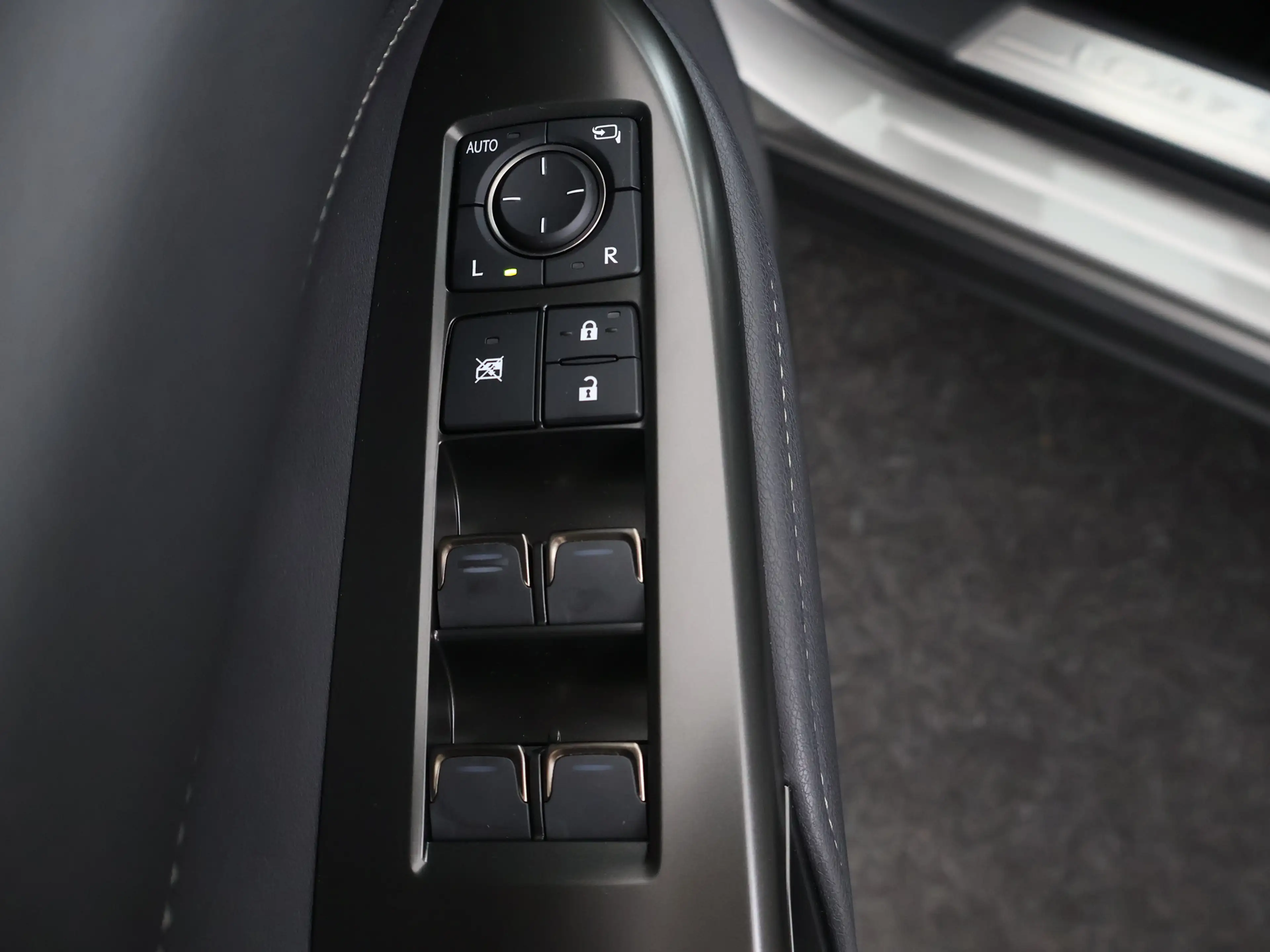 Lexus NX 450h+ AWD Luxury Line — photo 5