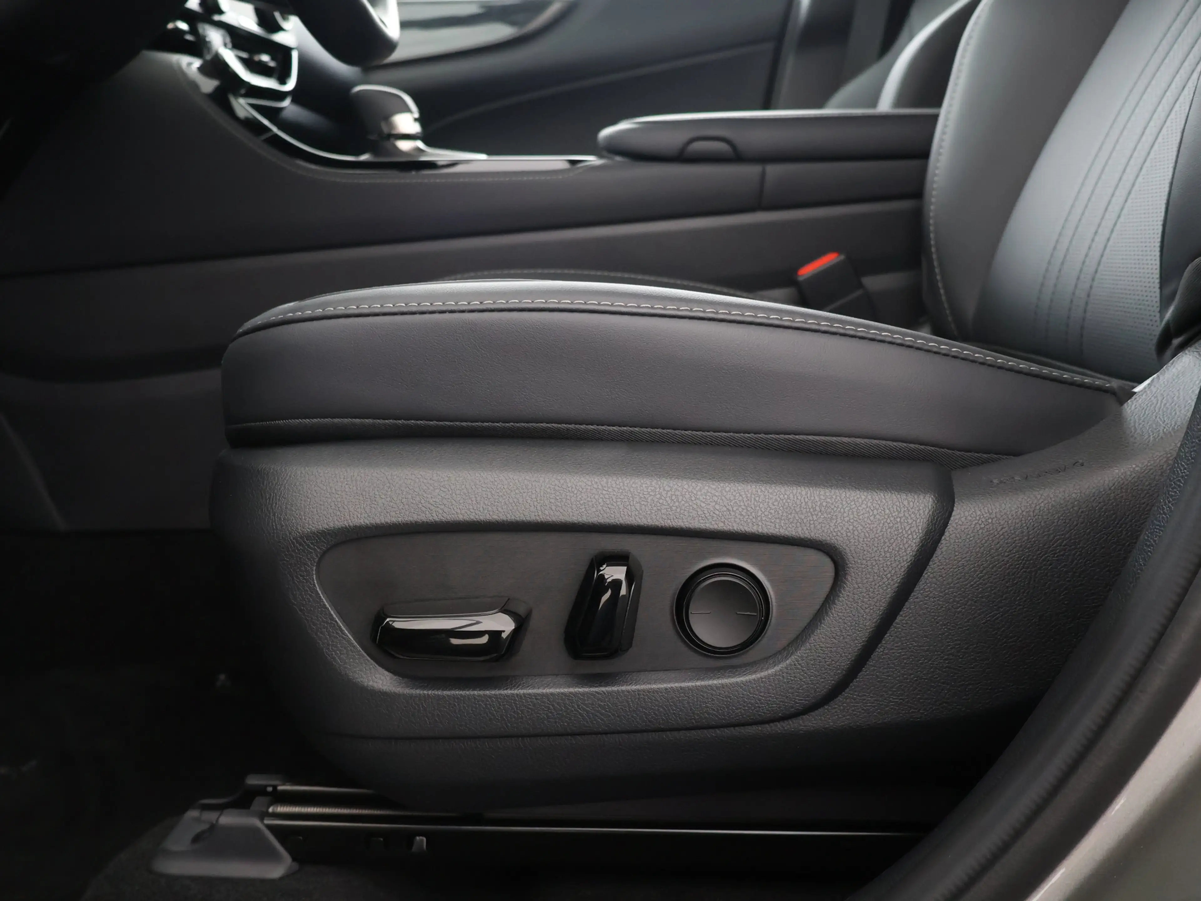 Lexus NX 450h+ AWD Luxury Line — photo 6