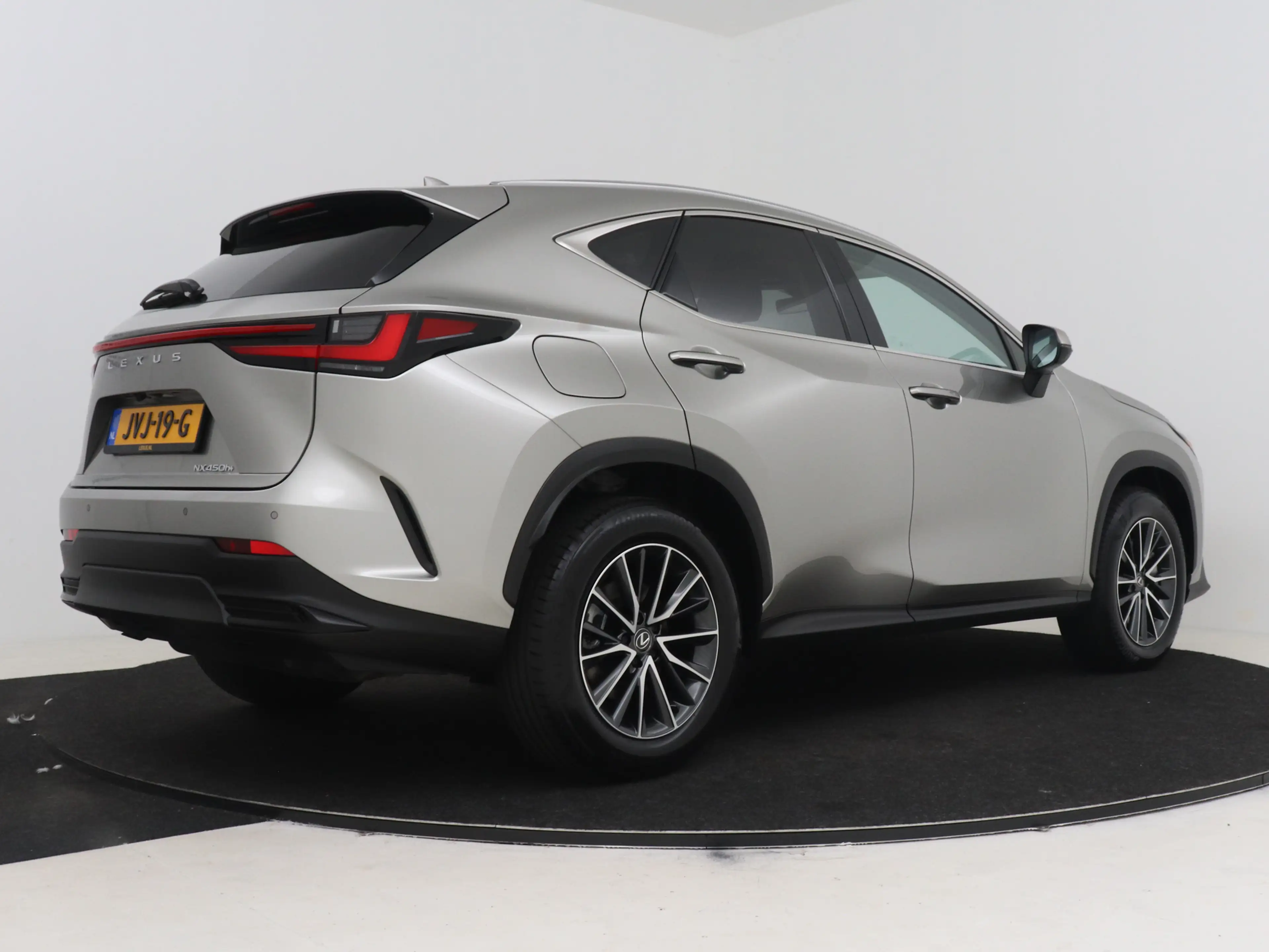 Lexus NX 450h+ AWD Luxury Line — photo 2
