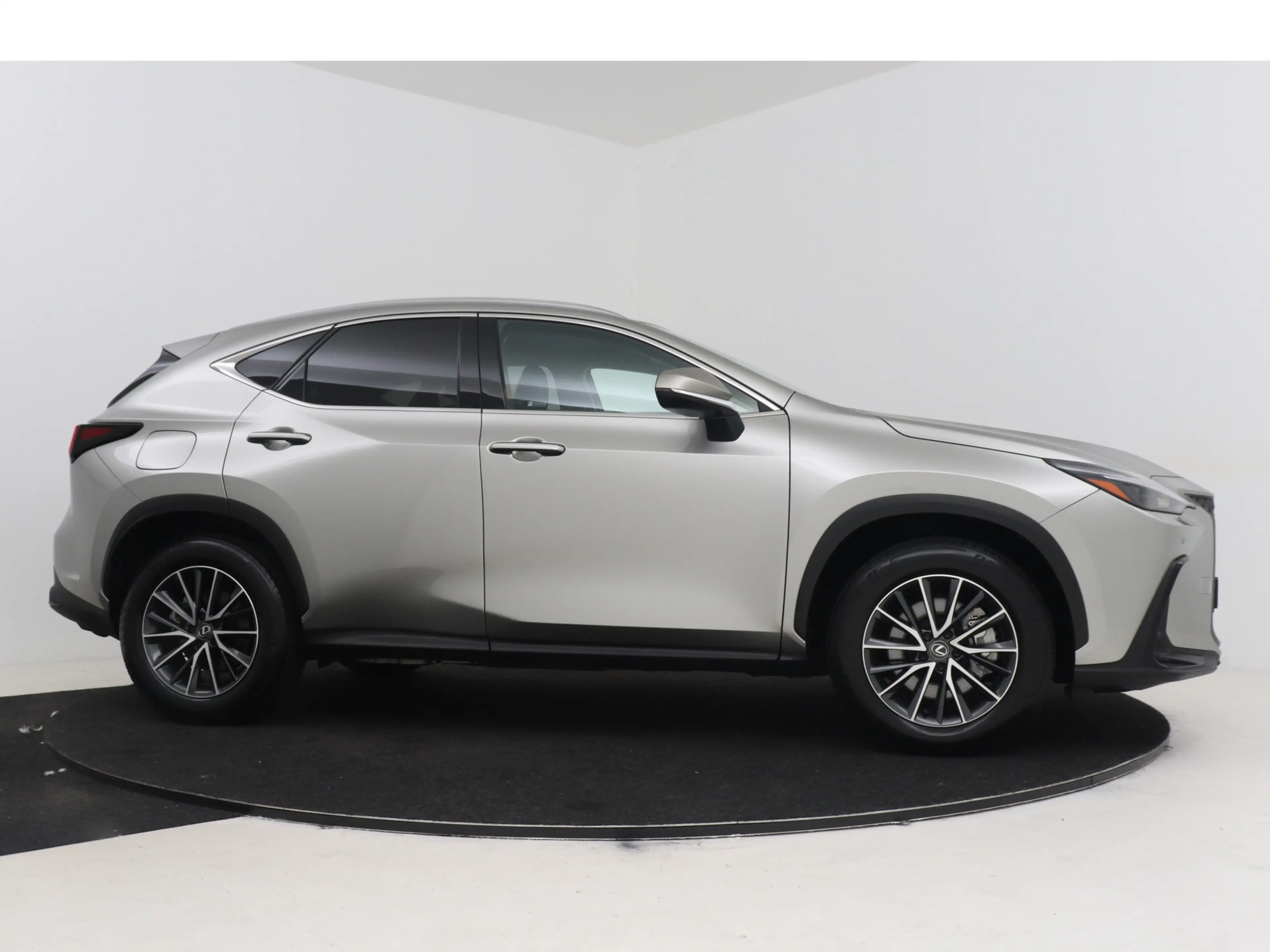 Lexus NX 450h+ AWD Luxury Line — photo 14
