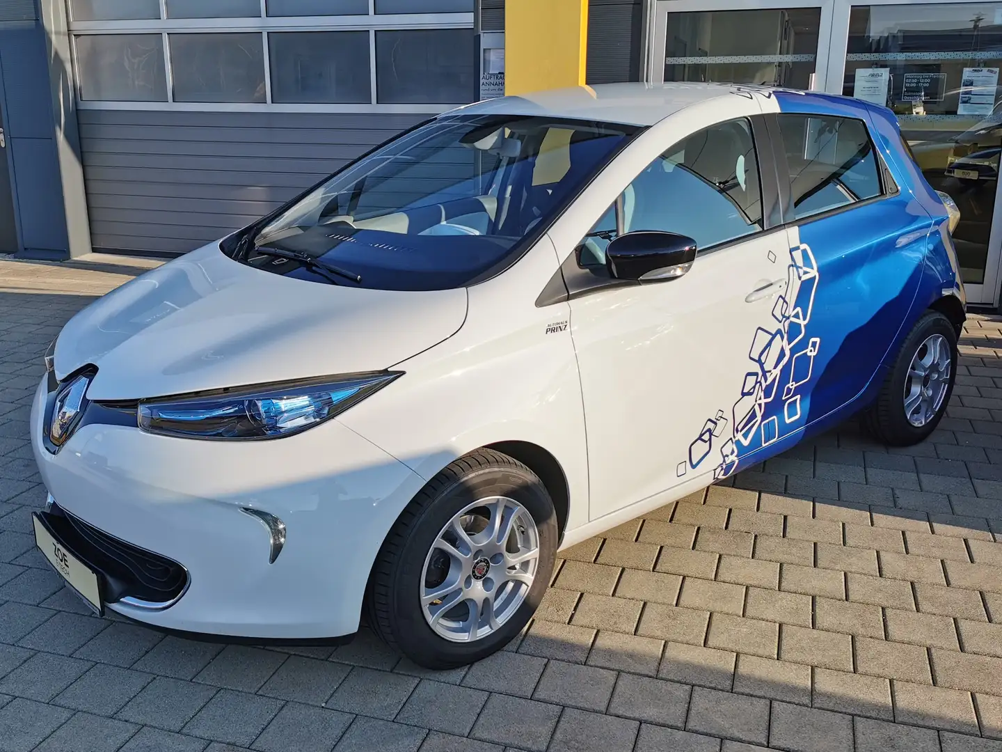 Renault ZOE R240 Life Kaufbatterie 22kWh [8-fach Bereift] Weiß - 2