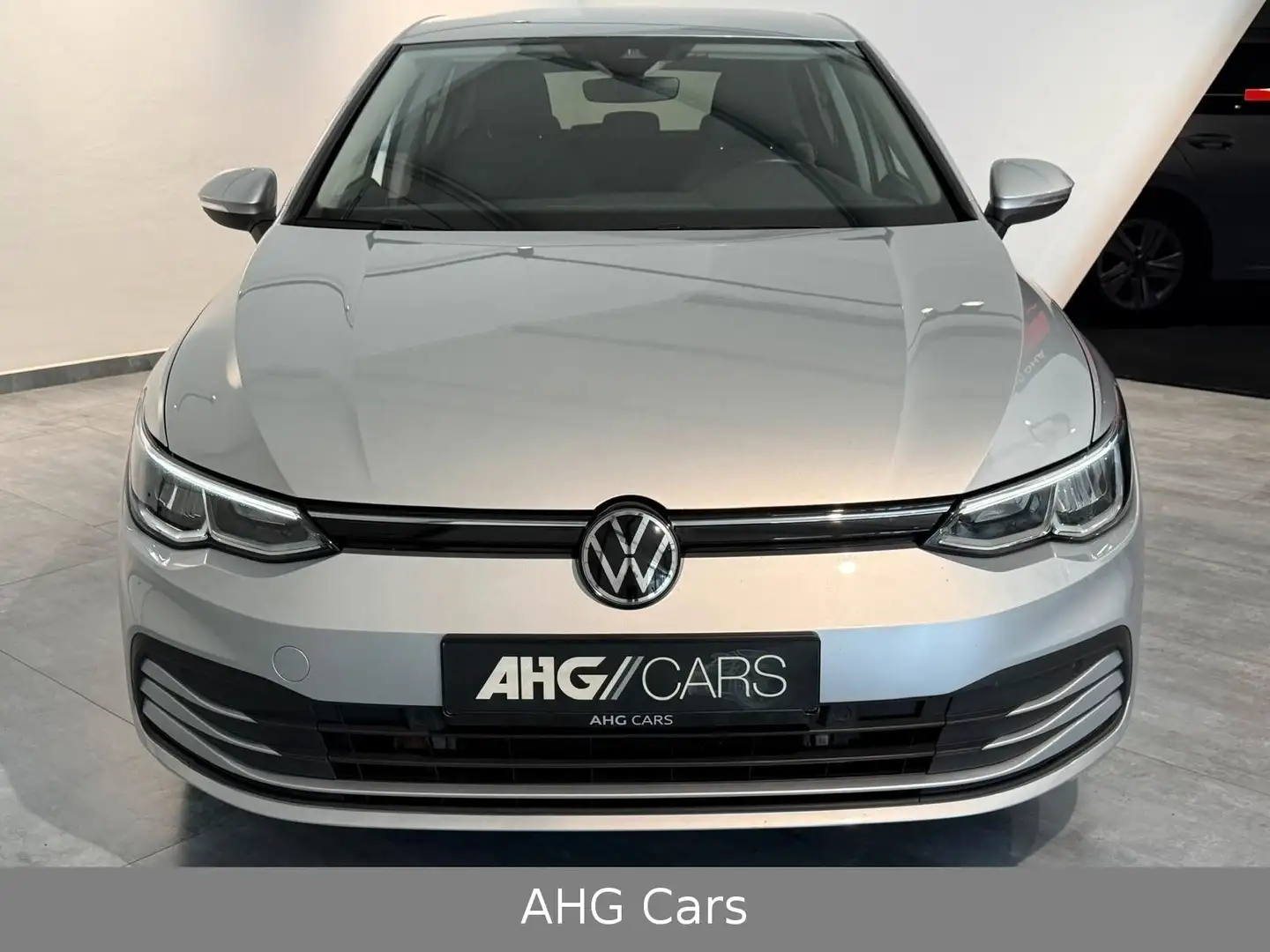 Volkswagen Golf 8 Lim. Life 2,0 TDI DSG*NAVI*LED*TEMP*1HAND Silber - 1