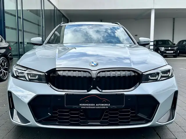 BMW 3 Series view 5