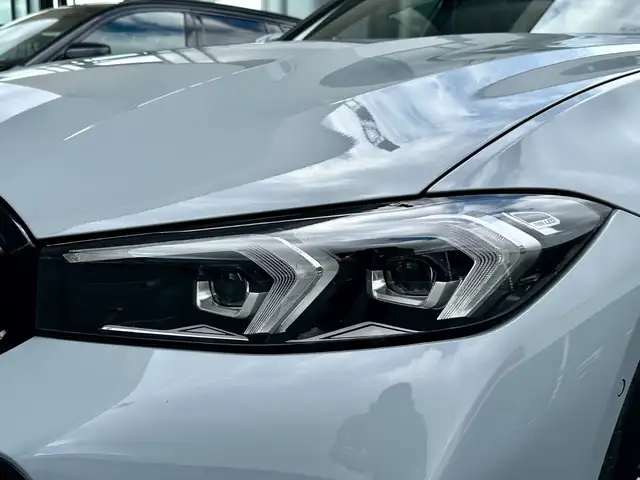 BMW 3 Series view 10