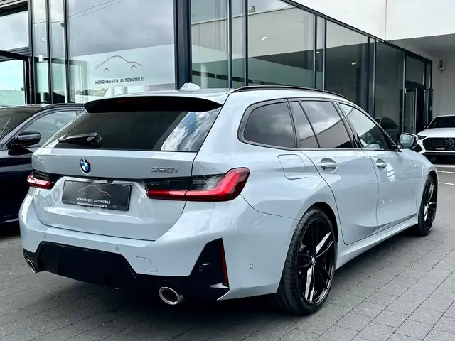 BMW 3 Series view 4