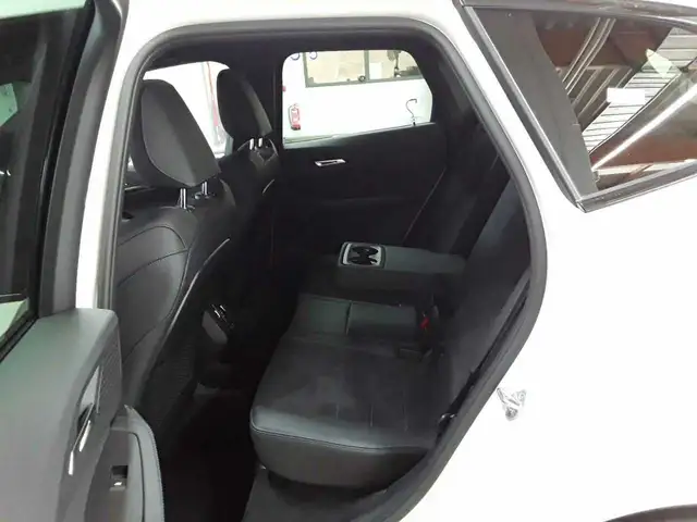 BMW 2 Series view 13