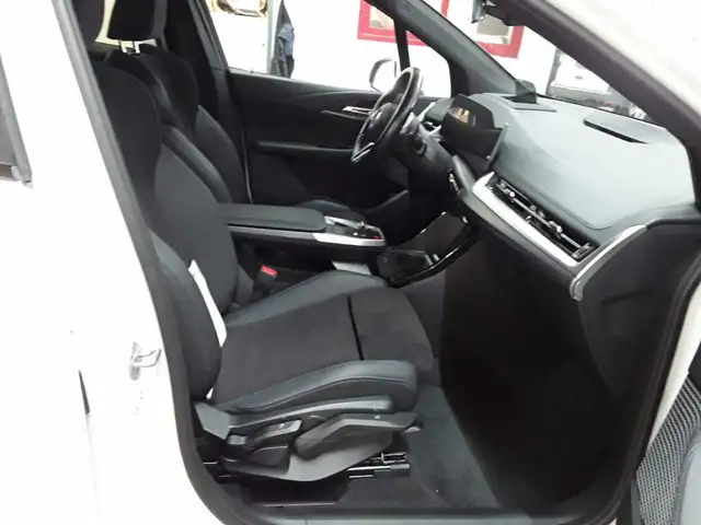 BMW 2 Series view 8
