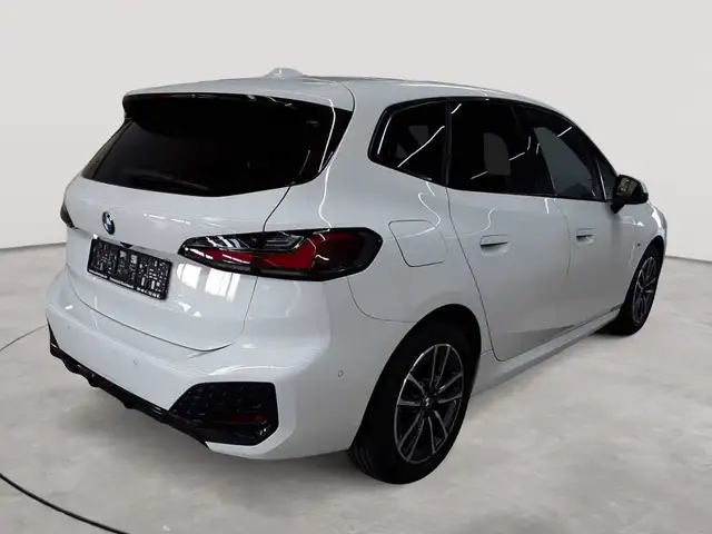 BMW 2 Series view 4