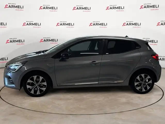 Renault Clio view 2