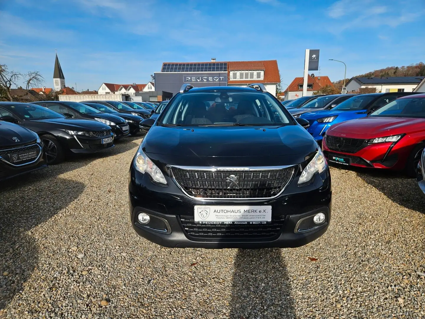Peugeot 2008 Active, 8-fach bereift, Navi,AHK Schwarz - 2