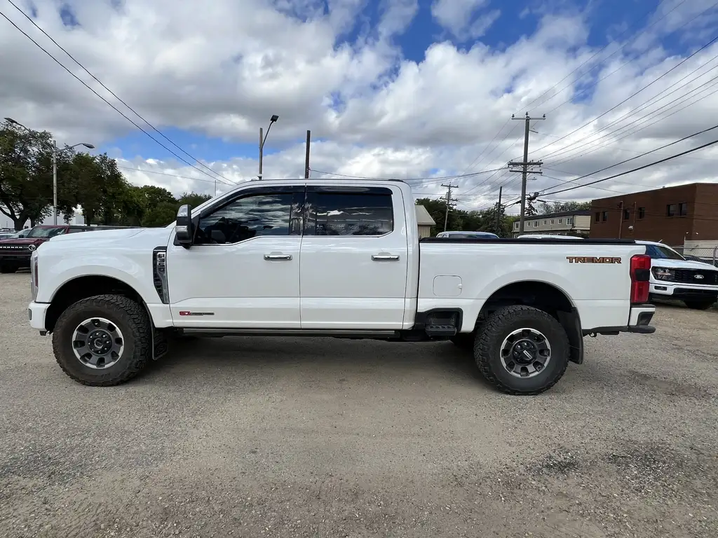 2024 Ford F-350 Super Duty Platinum Crew Cab | SYNC 4 | MoonRoof | Co-Pilot 3 — photo 5