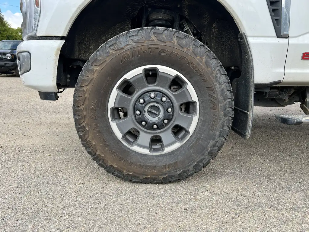 2024 Ford F-350 Super Duty Platinum Crew Cab | SYNC 4 | MoonRoof | Co-Pilot 3 — photo 4