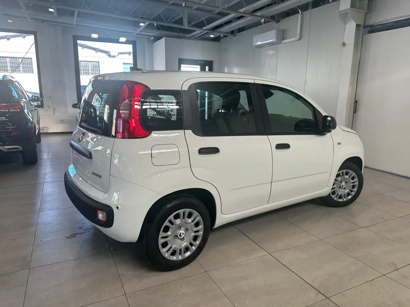 Fiat Panda Panda pop 1.0  hybrid Pop NUOVA DA IMMATRICOLARE White - 2