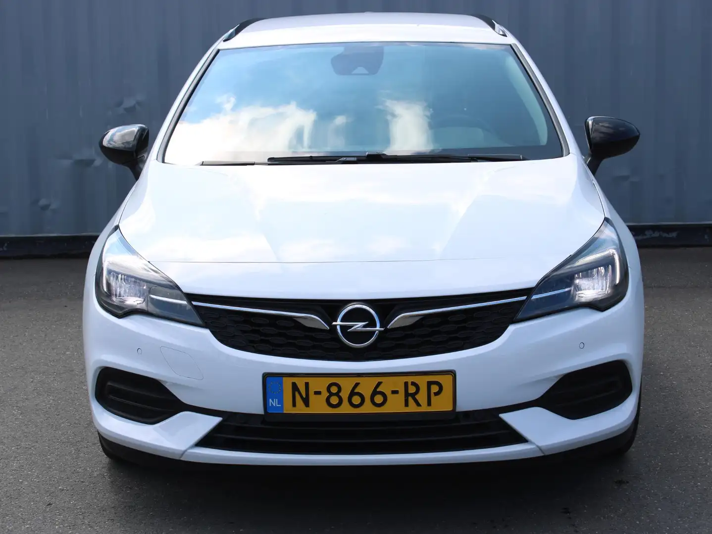 Opel Astra Sports Tourer 1.2T 110 Design & Tech NAVI/CAMERA/T Wit - 2