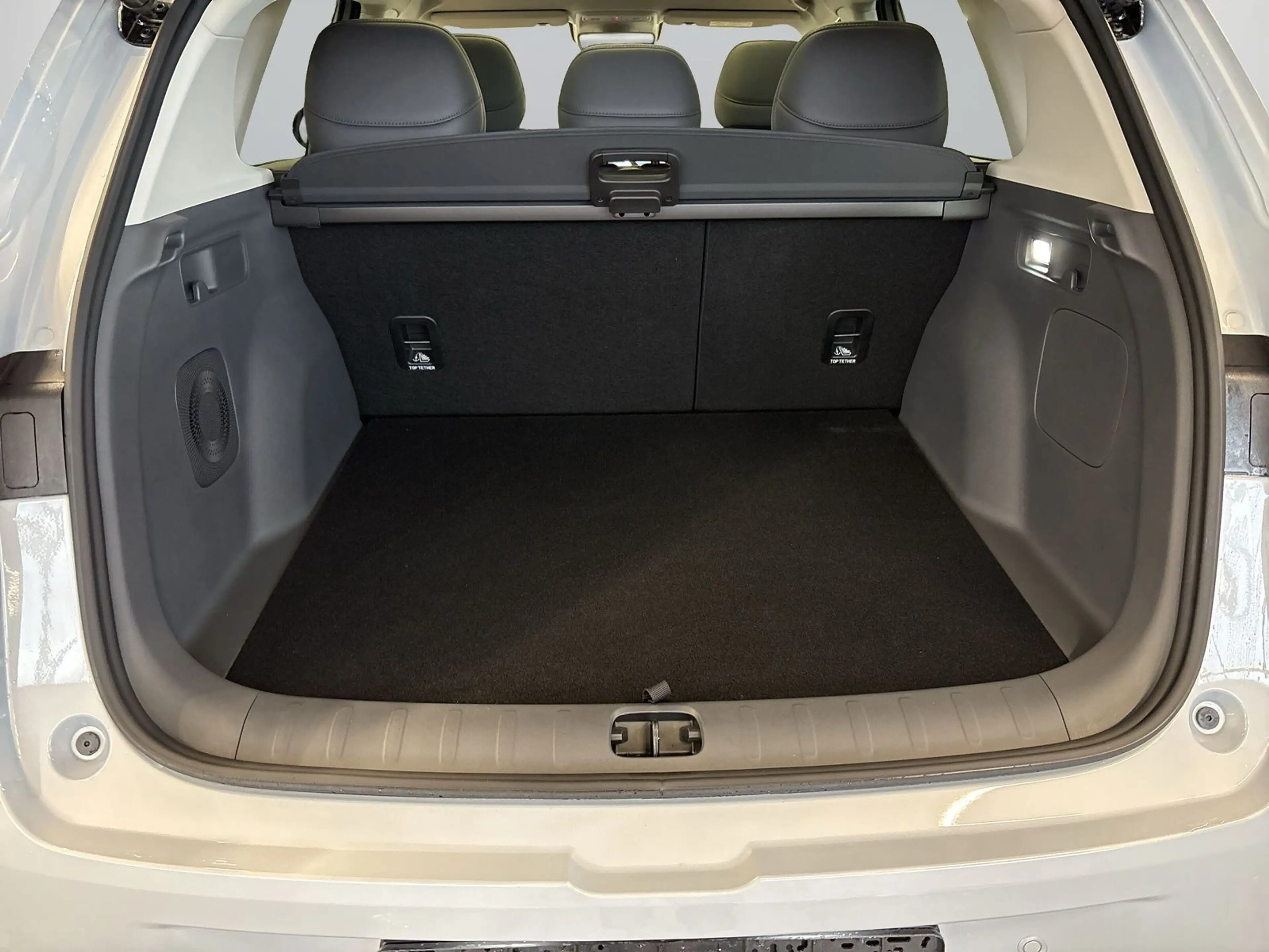 Leapmotor B10 Design Pro Max Panoramaglasdach, Soundsystem — photo 11