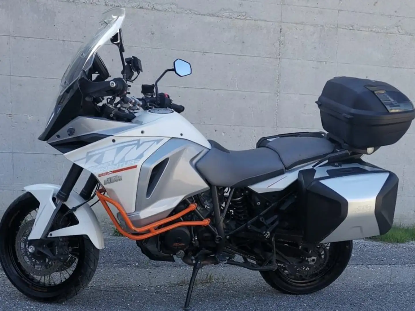KTM 1290 Super Adventure Benzina Bílá - 2