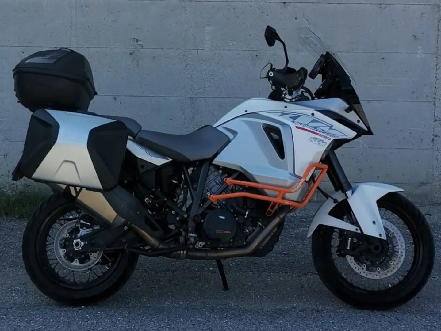 KTM 1290 Super Adventure Benzina Bílá - 1