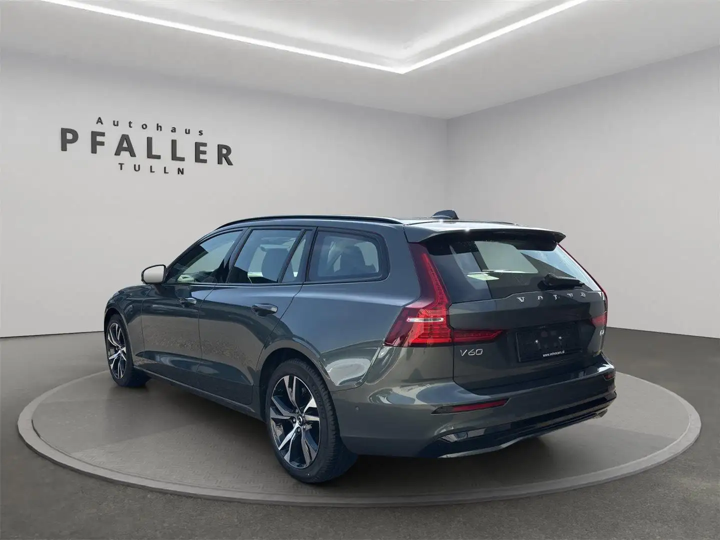 Volvo V60 B4 (P) Plus Dark Geartronic - 2