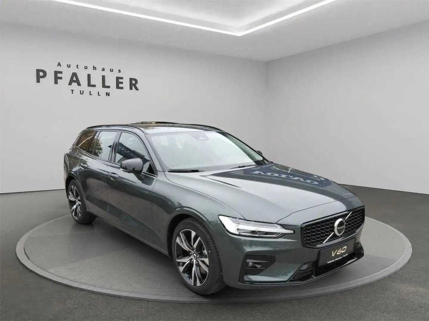 Volvo V60 B4 (P) Plus Dark Geartronic - 2