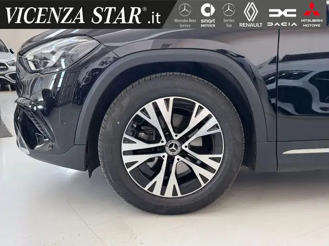 Mercedes-Benz GLA view 5