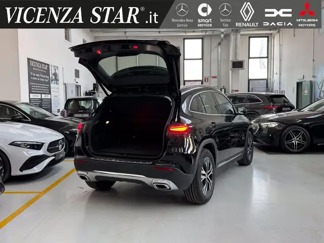 Mercedes-Benz GLA view 13