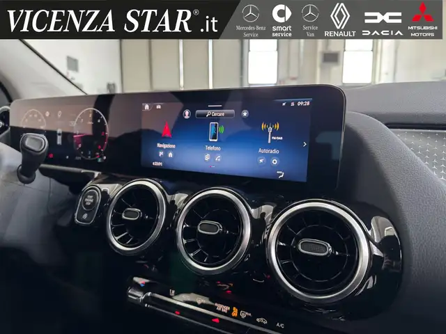 Mercedes-Benz GLA view 10