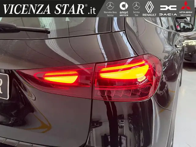 Mercedes-Benz GLA view 4
