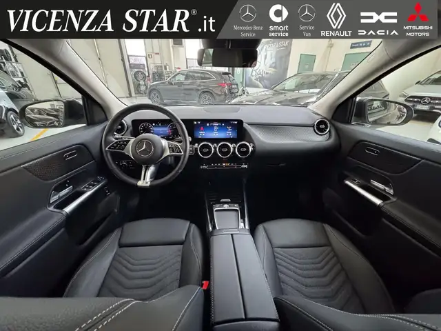 Mercedes-Benz GLA view 7