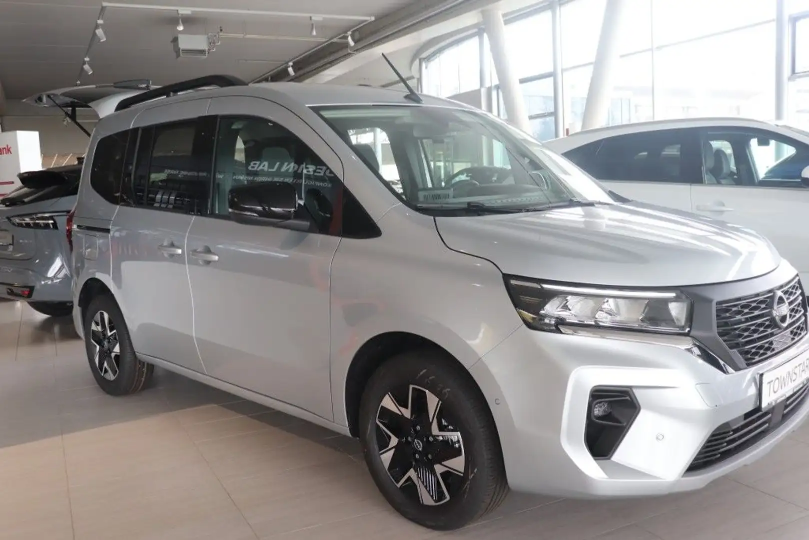 Nissan Townstar DIG-T 130 Aut. Kombi Tekna Grau - 2