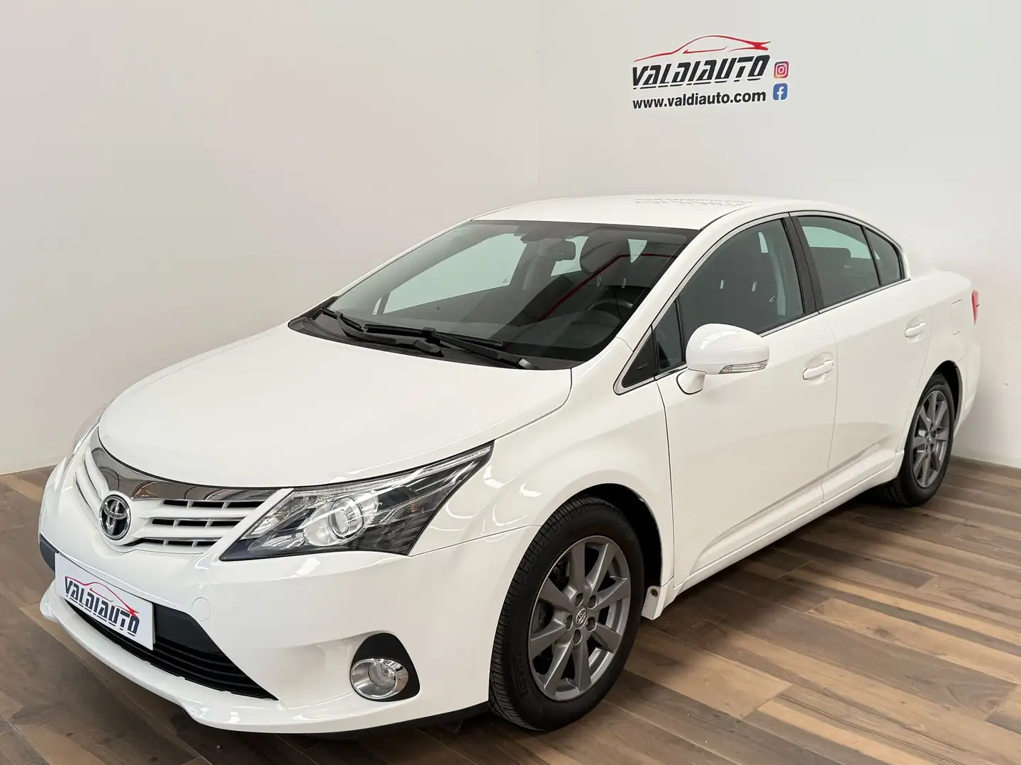 Toyota Avensis 2.0 Executive Aut. Wit - 1