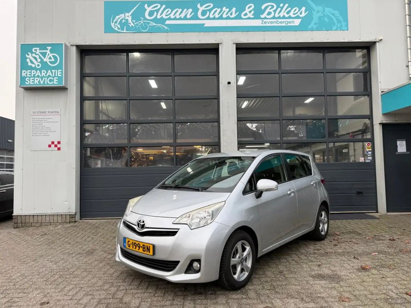 Toyota Verso-S 1.3 VVT-i Comf. Plus Grau - 1