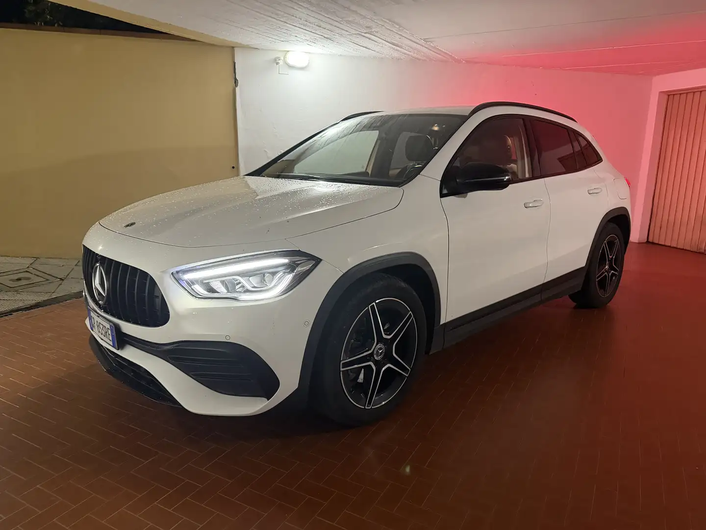 Mercedes-Benz GLA 180 Amg Premium auto Bianco - 1