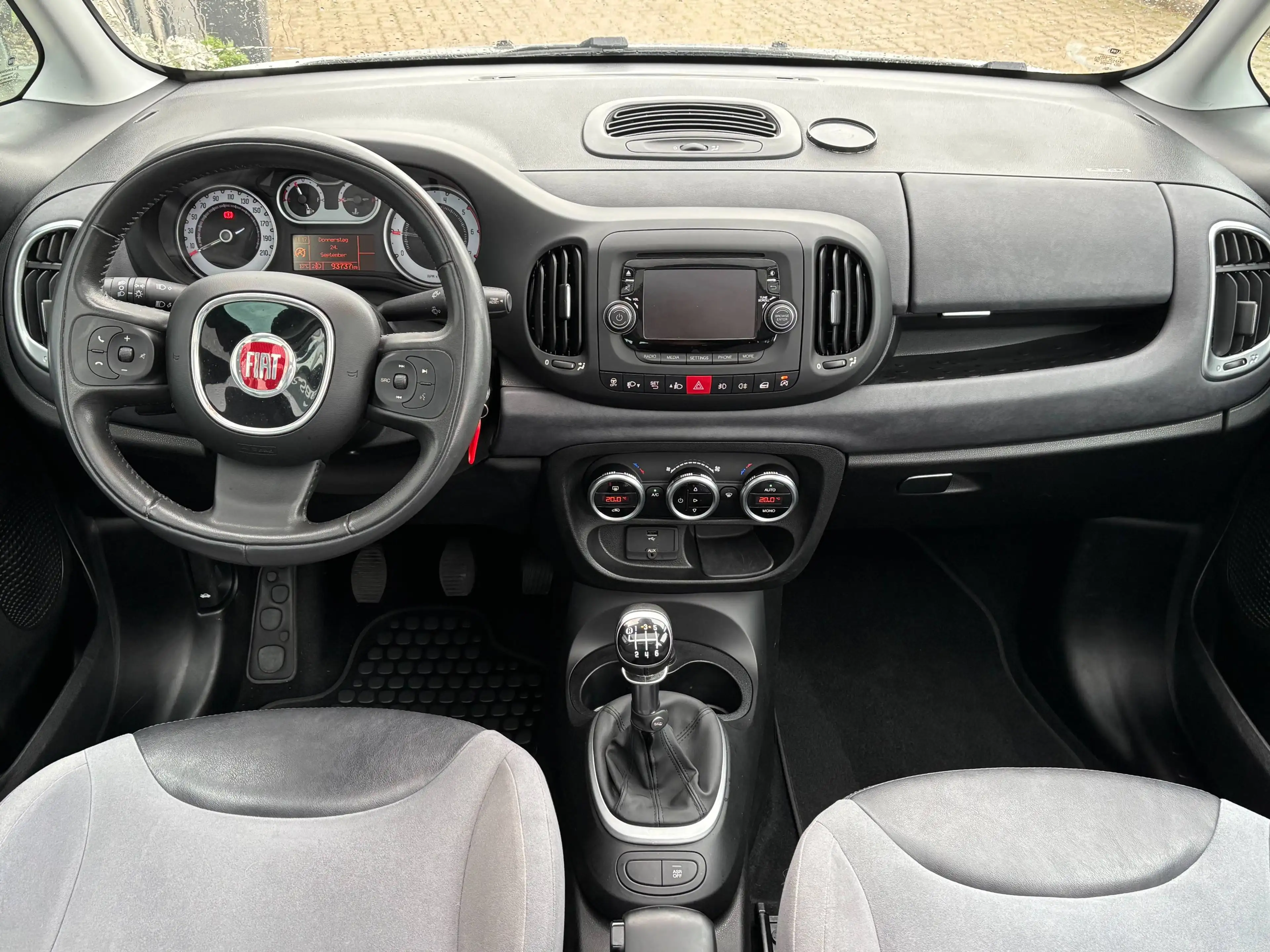 Fiat 500L Lounge — photo 15