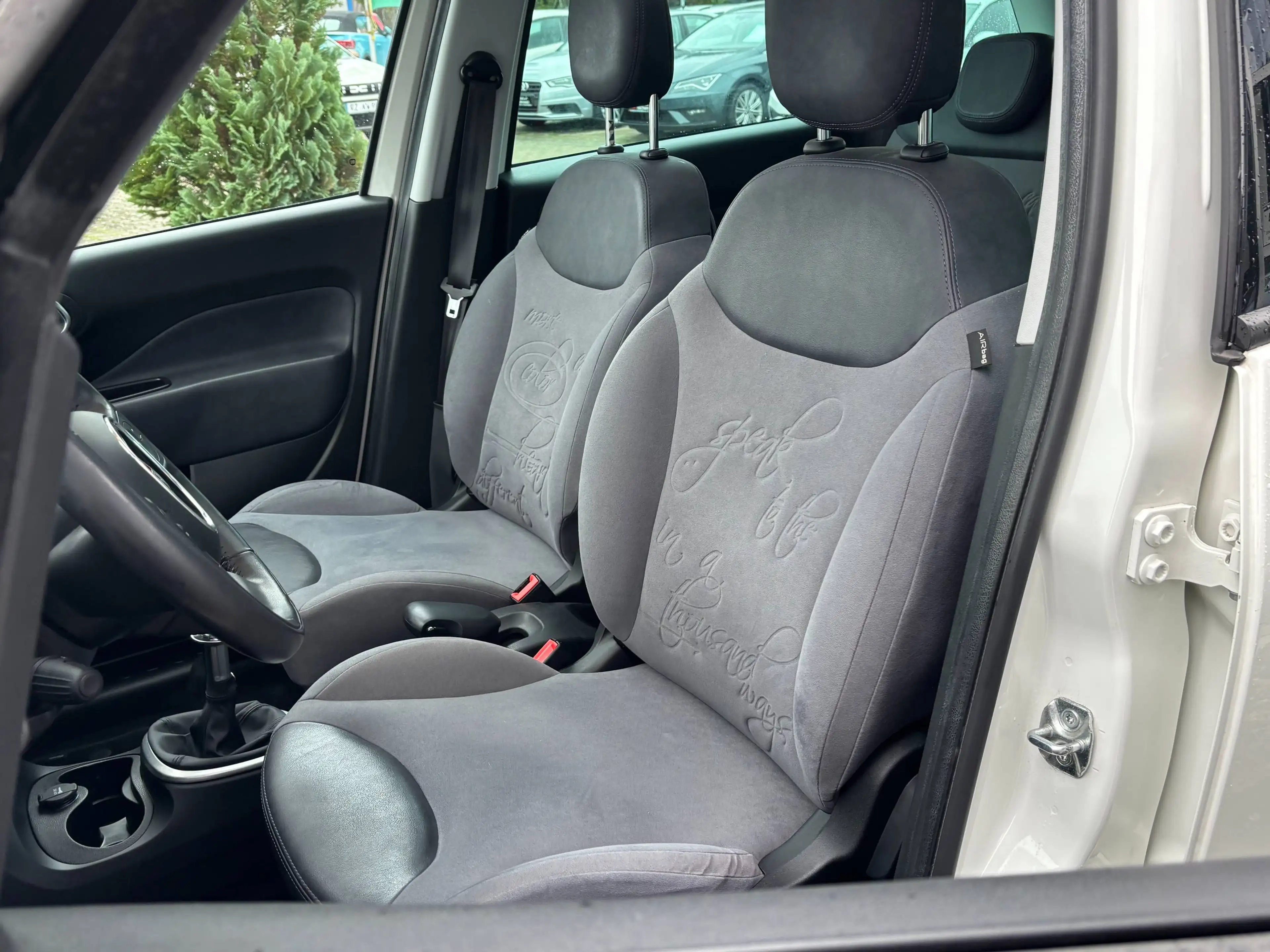 Fiat 500L Lounge — photo 13