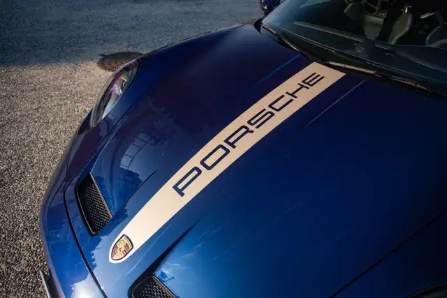 Porsche 911 view 8