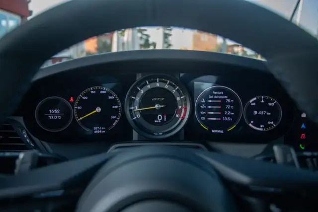 Porsche 911 view 14