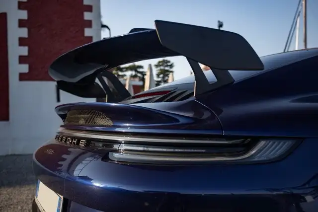 Porsche 911 view 10
