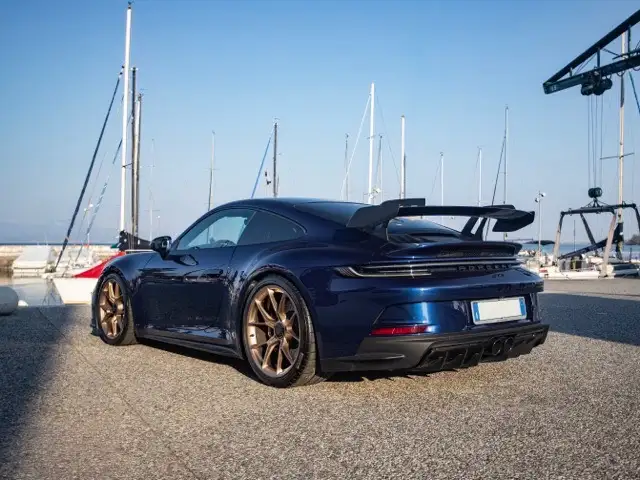 Porsche 911 view 6