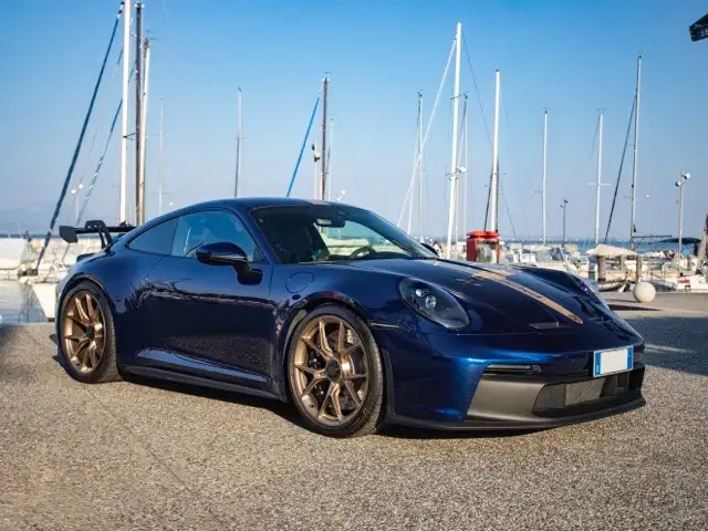 Porsche 911 view 3
