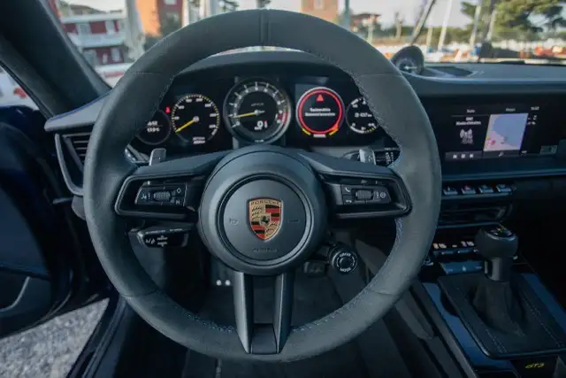 Porsche 911 view 15