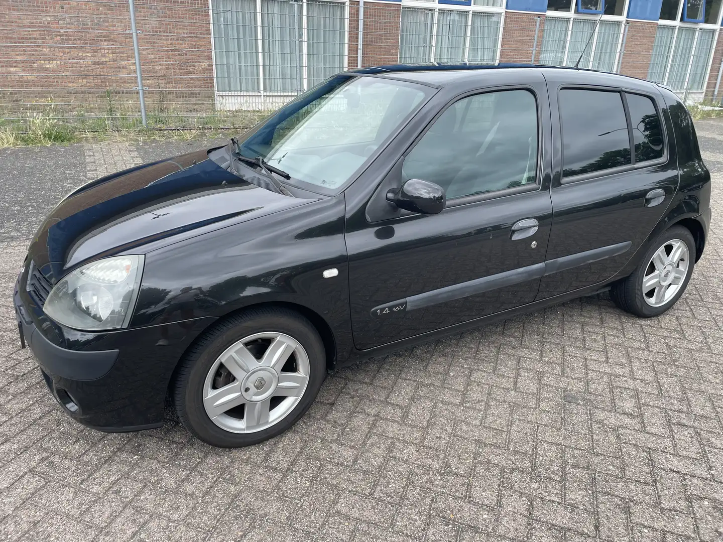 Renault Clio 1.4-16V Dynam.Luxe Zwart - 1